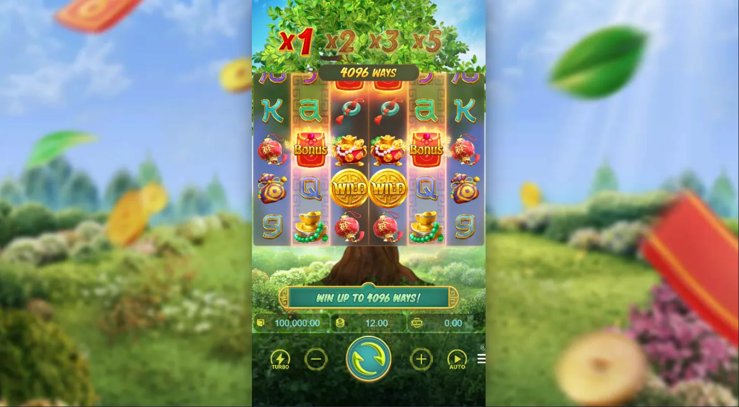 Imagem de uma slot Fortune Tree Demo com a temática da Árvore da Fortuna, destacando uma árvore central cheia de detalhes visuais, com folhas verdes vibrantes e símbolos como moedas de ouro e bolsas de bônus penduradas, remetendo à riqueza infinita. A temática asiática é representada com cores ricas e animações que destacam a formação de combinações de símbolos e a ativação de bônus. A atmosfera é complementada por uma sonorização com instrumentos tradicionais como o guzheng, reforçando a conexão com a cultura de prosperidade.